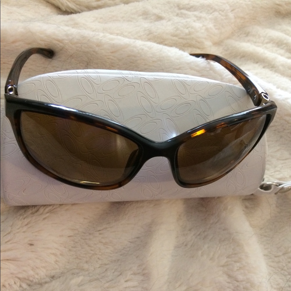 Oakley brown Tortoise Shell Sunglasses with case